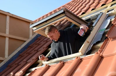 Pose de fenêtres de toit Velux à Wambaix